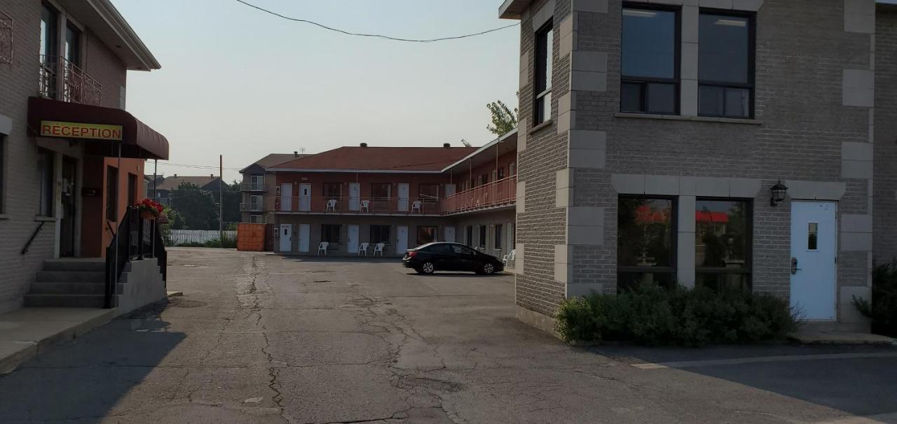 Motel Falcon Brossard Dış mekan fotoğraf