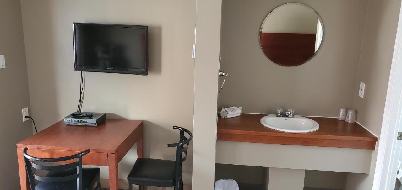 Motel Falcon Brossard Dış mekan fotoğraf