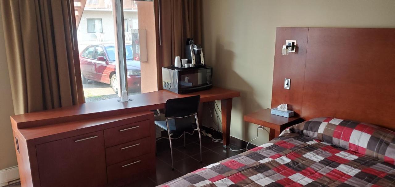 Motel Falcon Brossard Dış mekan fotoğraf