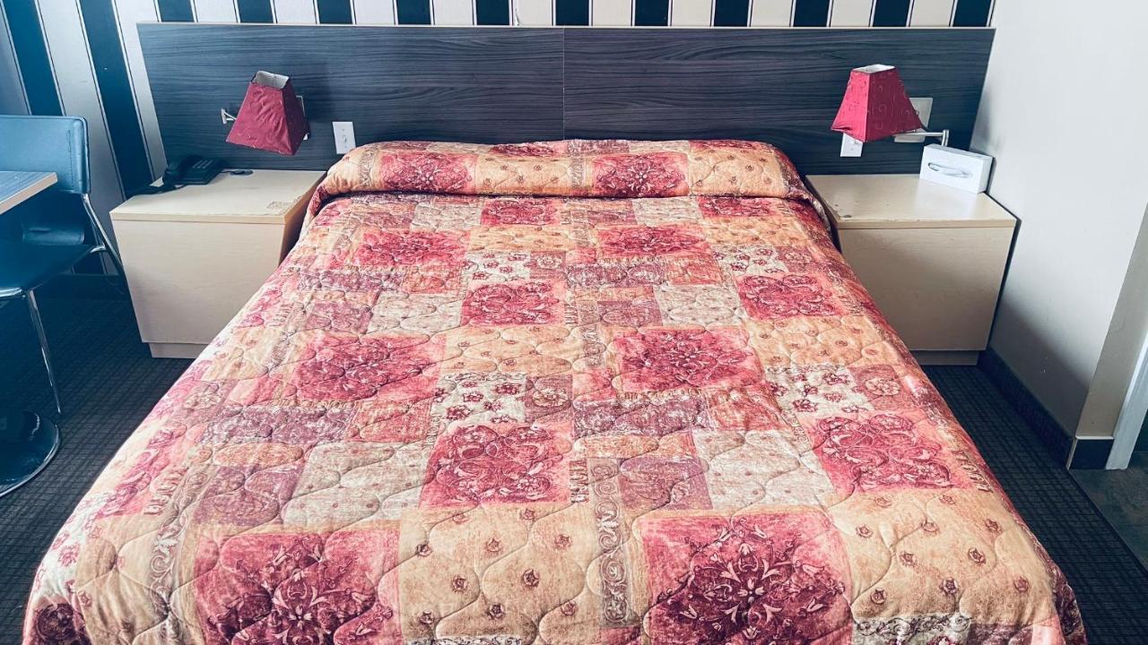 Motel Falcon Brossard Dış mekan fotoğraf