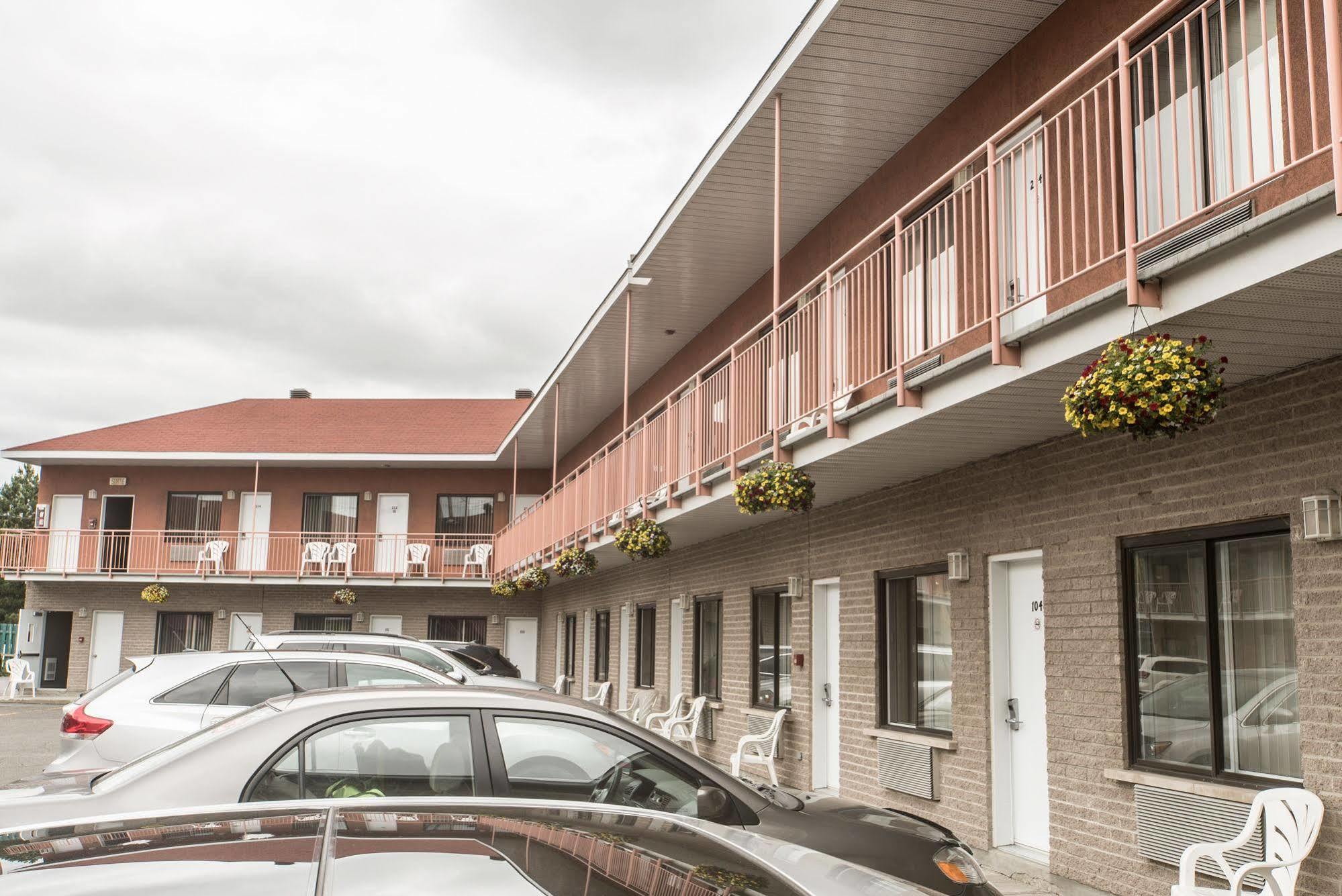 Motel Falcon Brossard Dış mekan fotoğraf