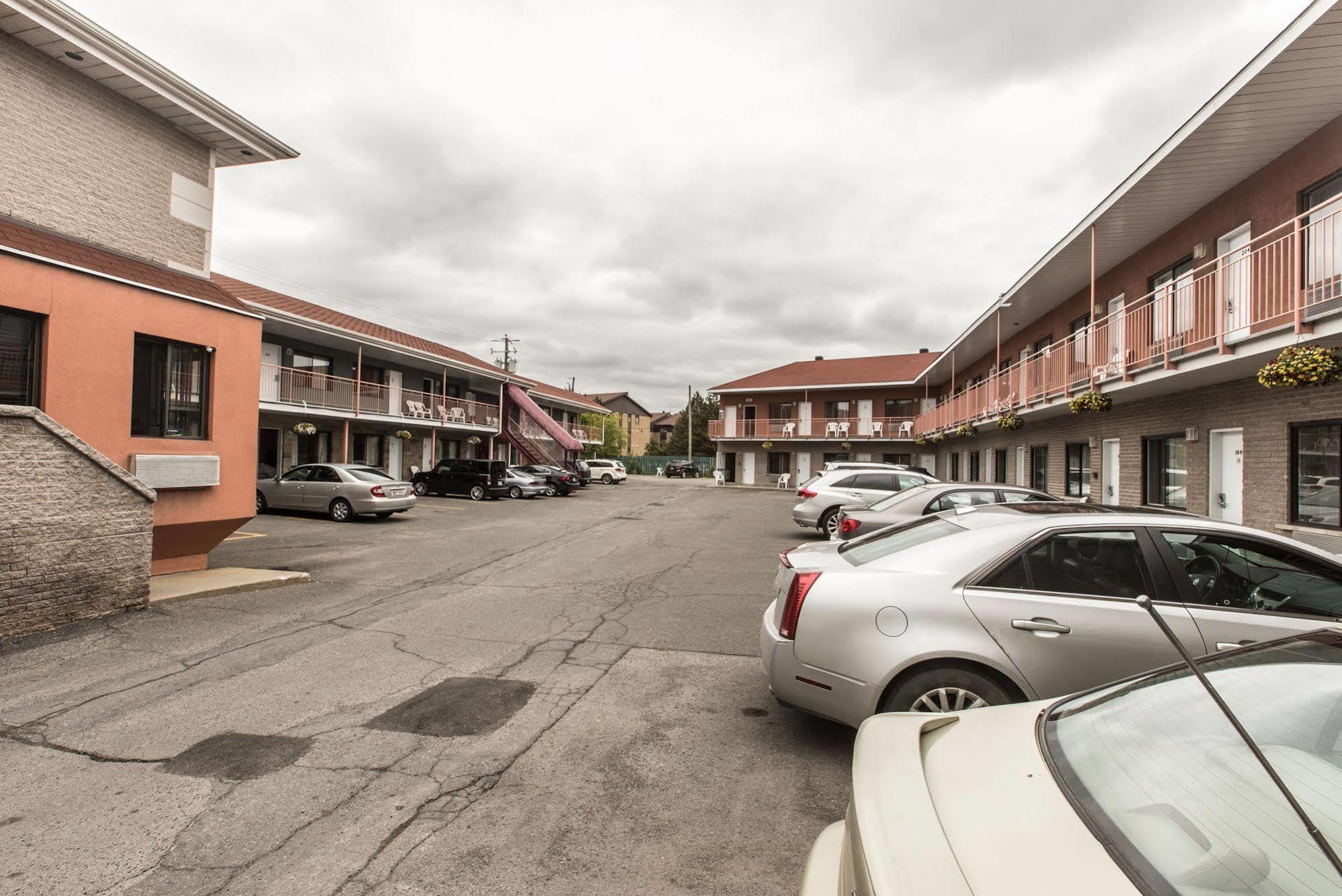 Motel Falcon Brossard Dış mekan fotoğraf
